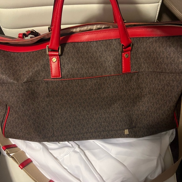 Large, Michael Kors duffel bag with engraved “J” - Picture 5 of 8